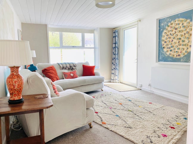 Fully furnished annexe with parking and patio Main Photo