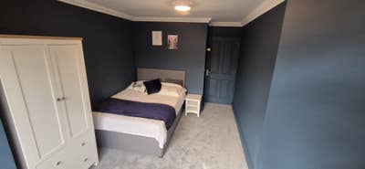 Double Room with Ensuite- Close to city centre Main Photo