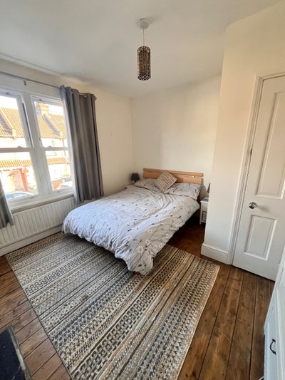 En-suite Double Room - bills included Main Photo