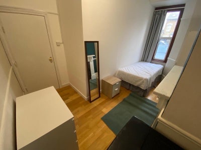 ✨ 🛌 2X Single Rooms to Let in- Ealing Main Photo