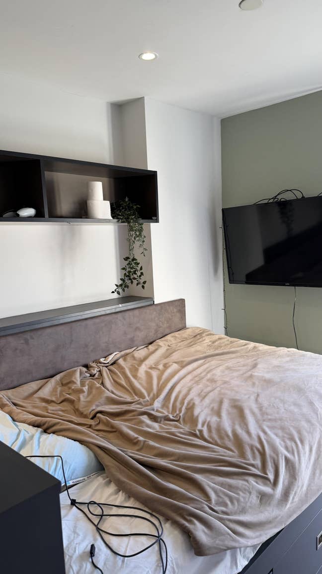 Room in zenith Main Photo