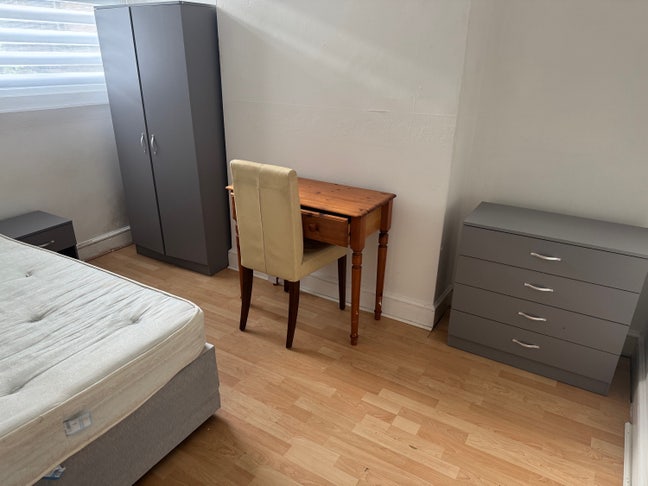 Beautiful Double Room. Zone 2. Very near Tube. Main Photo