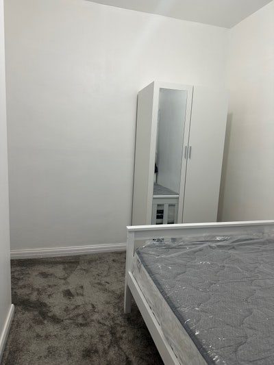 1 semi double room is available  Main Photo