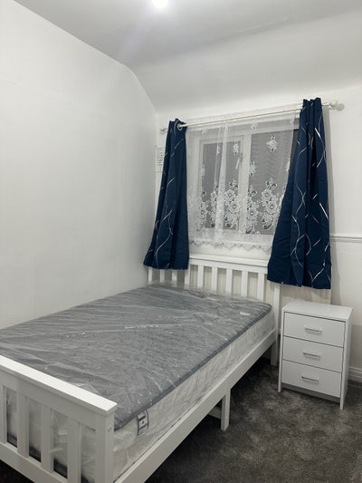 1 semi double room is available  Main Photo