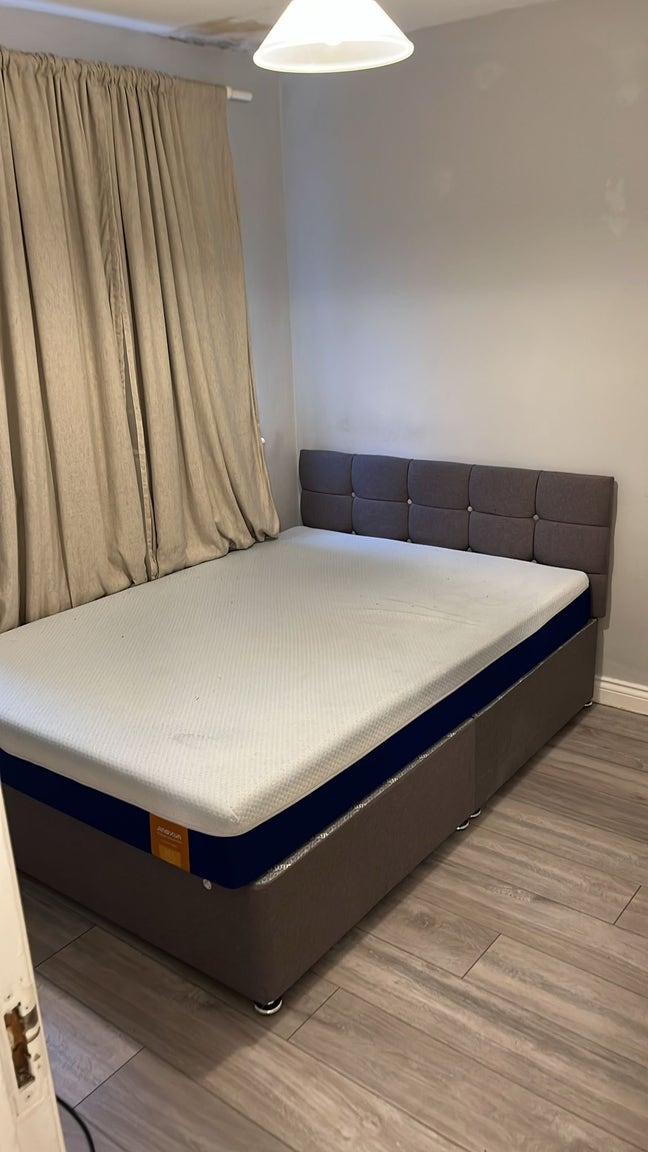 A nice room is available for rent in Springfield. Main Photo