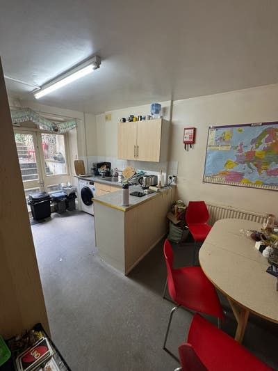 3 bed flat in clifton. Very close to UoB campus. Main Photo