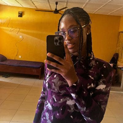 Professional Female seeks a single or double room Main Photo