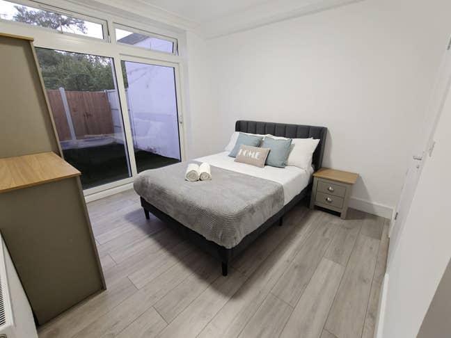 Refurbished Double Ensuite with private Garden  Main Photo