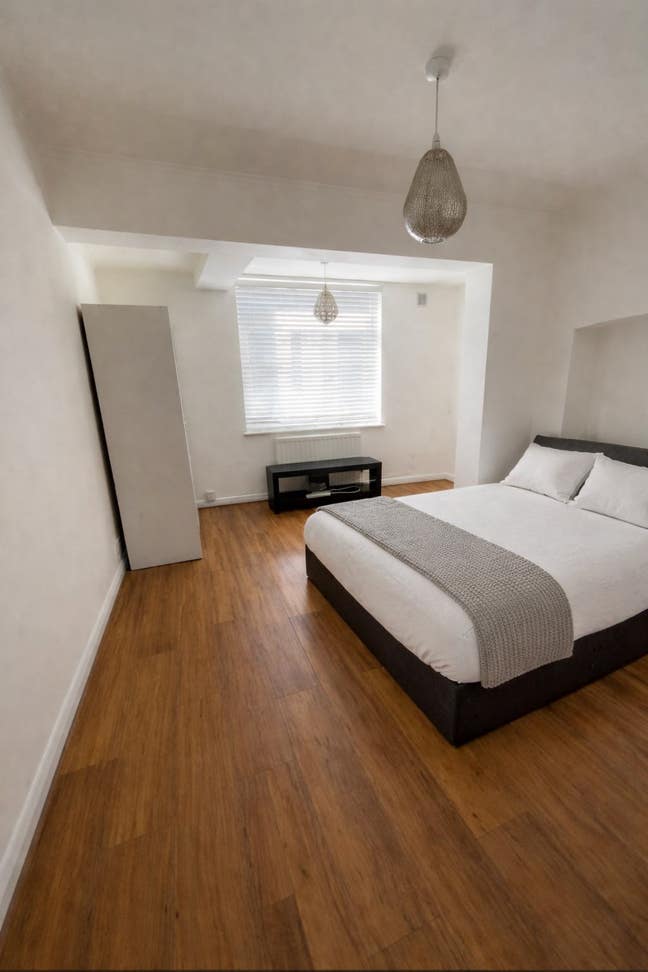 Beautiful Large Double room available Main Photo