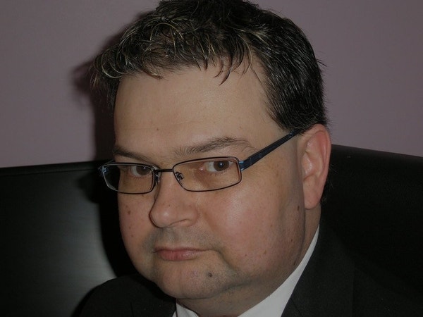 🏠 Seeking a New Home  Main Photo