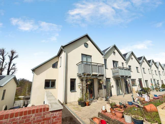 Amazing garden flat in welcoming eco community Main Photo