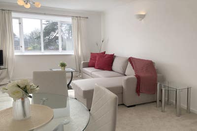Prime location, allocated parking, garden, pool. Main Photo