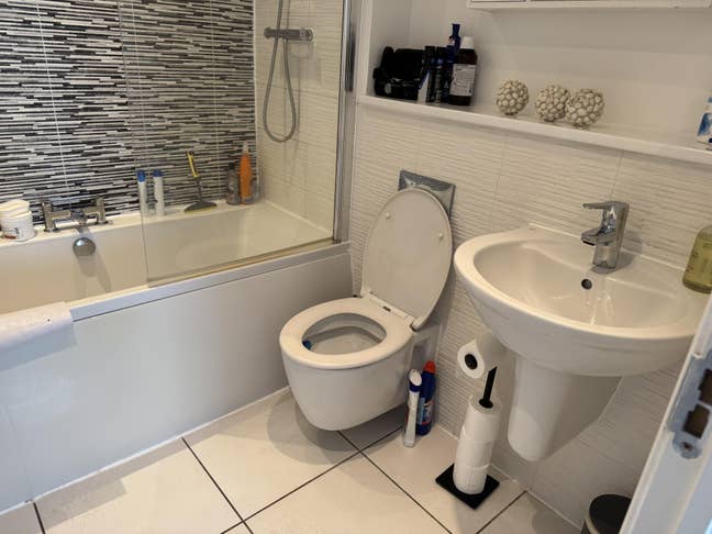 Double room to rent Main Photo