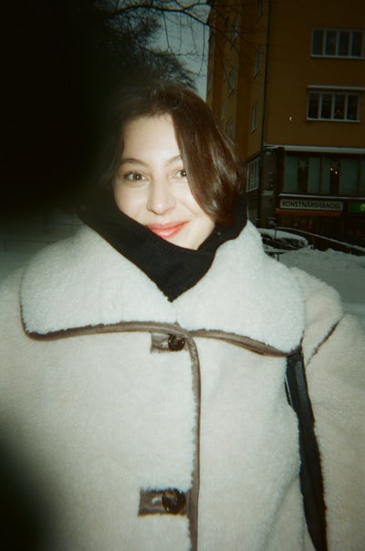 25 year old Female seeks a double room Main Photo