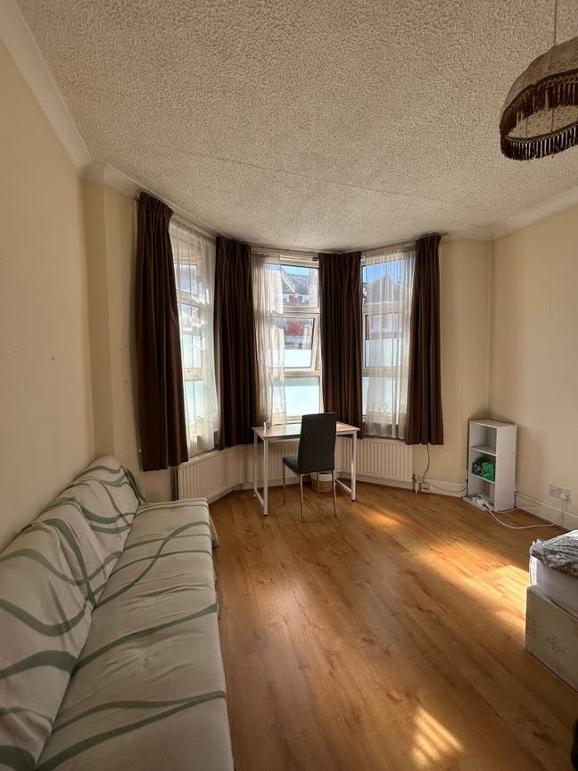 Large double-bed room over summer in North London  Main Photo
