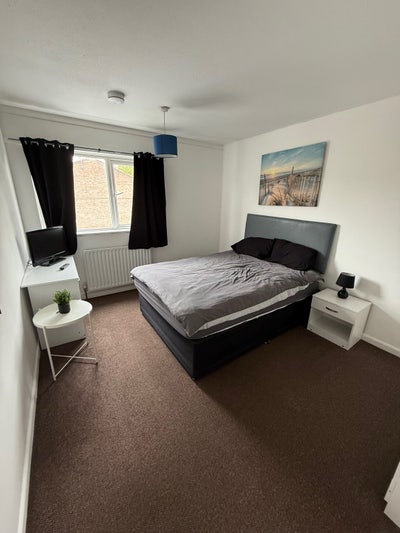 Spacious Double Room All Bills Inc By Jewellery Q Main Photo