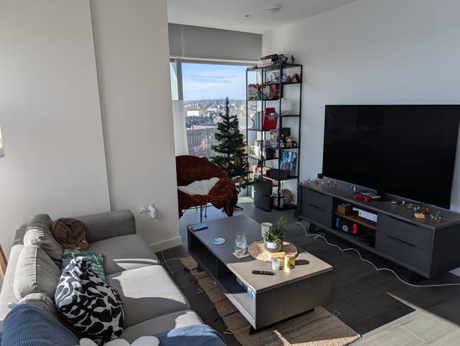 Room to rent in 2 bedroom flat, North Greenwich Main Photo