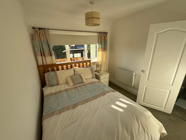 Double Rooms to Rent available 21 September onward Main Photo