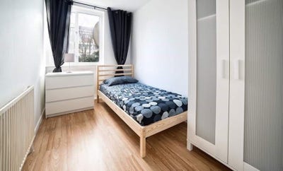 A Bright Room in Devon's Road-All Bills Included Main Photo