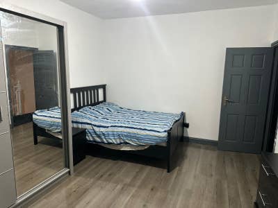 Master bedroom Main Photo