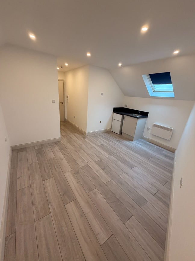 Self contained, En-suite Double rooms at 0 deposit Main Photo