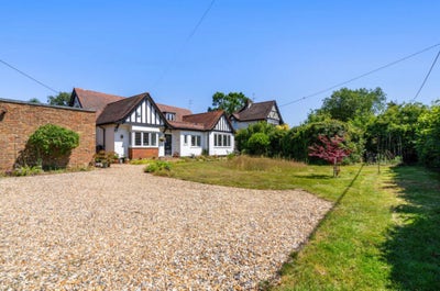 Lovely double room available in heart of Prestwood Main Photo