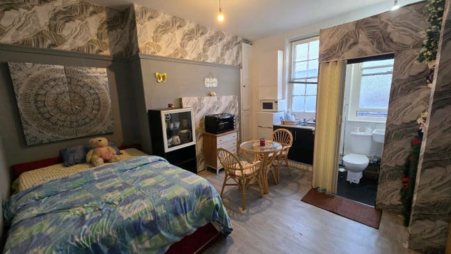 Cozy Charming Studio with with Large Bathroom  Main Photo