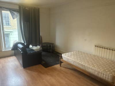 HMO detached house double size room rent Main Photo