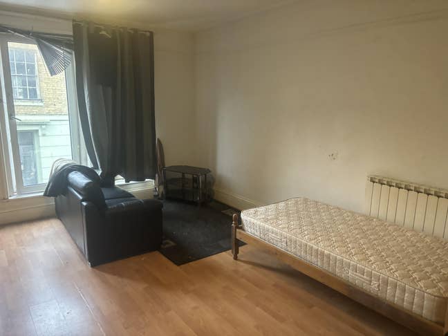 HMO detached house double size room rent Main Photo