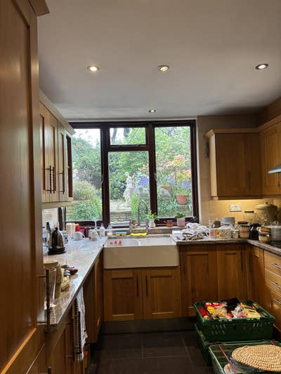 Double bedrooms in stunning flat-clearing out flat Main Photo