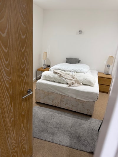 One single bedroom available in c Main Photo