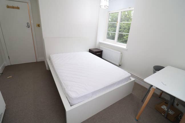 ✨ Easy Commute! Beautiful Room in Ealing ✨ Main Photo