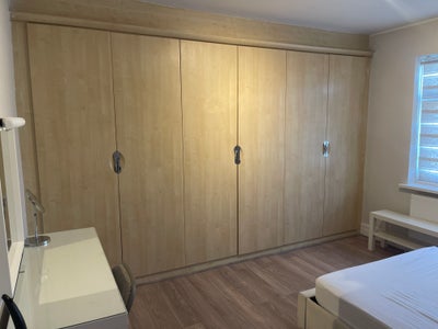 Room Available  ✨ Bright & airy room with plenty o Main Photo