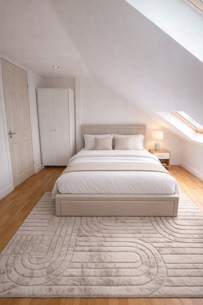 En-Suite Double Room with Private Kitchen Area Main Photo