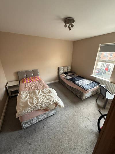 Shared Room Available for rent Main Photo