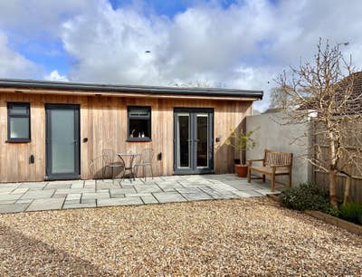 Self-contained Studio with parking from &pound;200 pw Main Photo