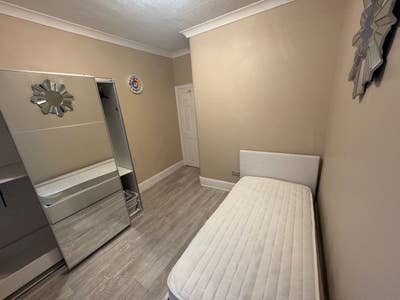 Single room Main Photo