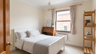 Big single bed room to rent in heart of city. Main Photo