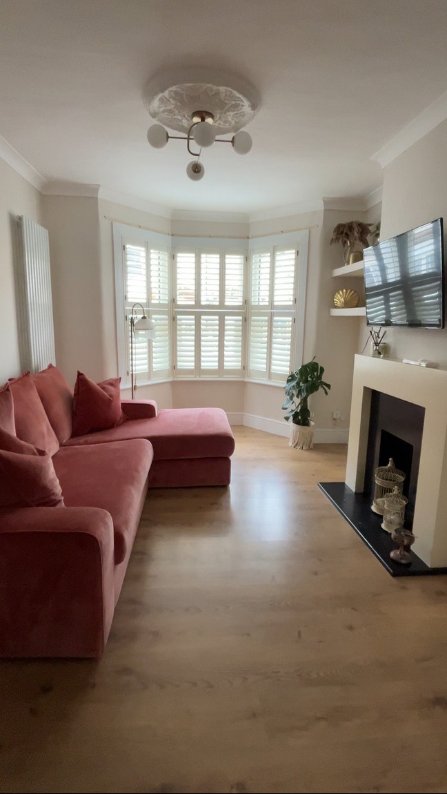 Large Double Bedroom for Rent in Shared House Main Photo