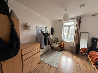 Spacious Room w Balcony in Bermondsey! Main Photo