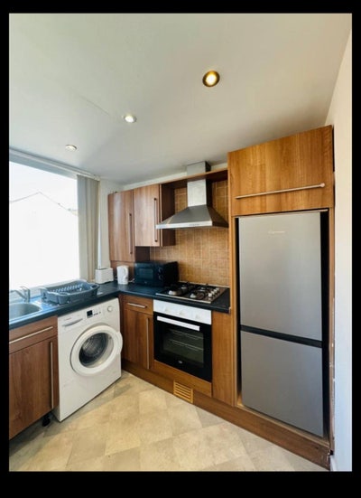 Double bedroom available in a flat. Main Photo