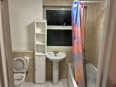 3 bed house+lounge. 5 min Custom House Main Photo