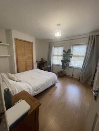 Large Double Bedroom Close to All Amenities  Main Photo