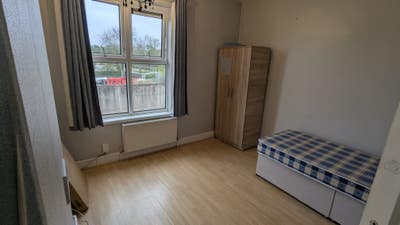 Double room is available for rent in - LE2 7PE Main Photo