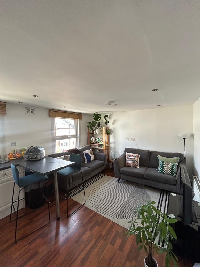 Bright Double Room in girly home in Clapham South  Main Photo