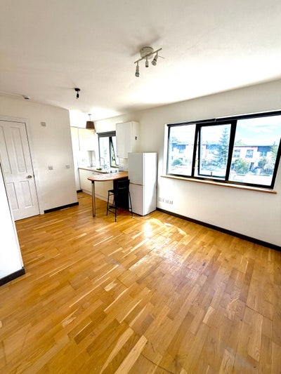 1 self contained unit for rent Main Photo