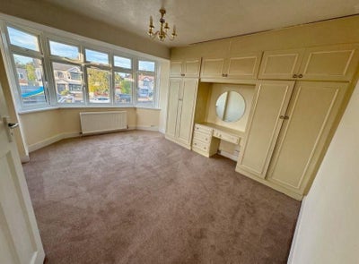 1-min walk to Redbridge Station ( Central Line) Main Photo