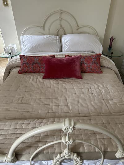 Spacious self contained studio close to village  Main Photo