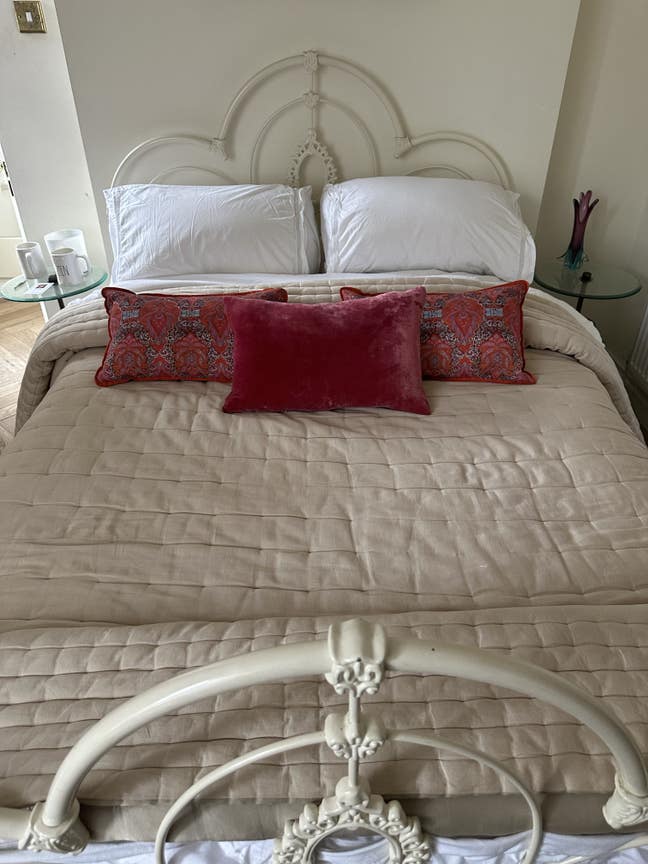 Spacious self contained studio close to village  Main Photo