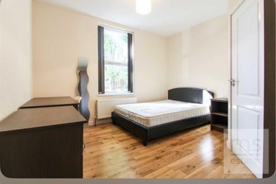 Ensuite Room with a Double Bed Main Photo